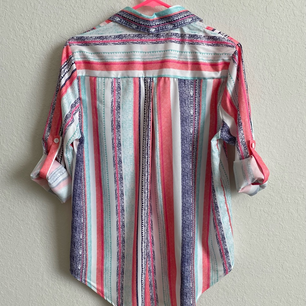 Women’s Boutique Oversized Shirt with Button Lapels on Sleeves. Size Small NWOT - Picture 5 of 14